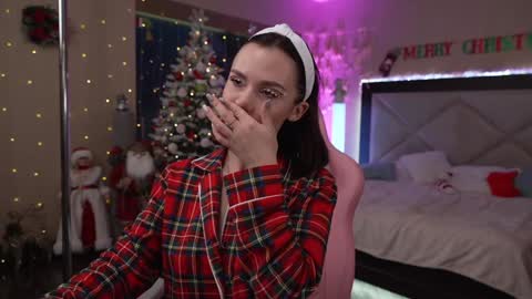 Snapshot of dreamgogo chatting on December 2024 01:18:01 AM Sarah online show from December 2024 01:18:01 AM