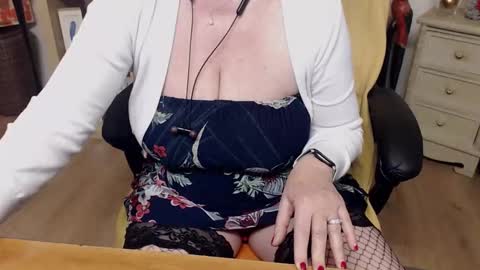 Snapshot of dreammilfi chatting on February 2025 08:24:01 AM dreammilfi online show from February 2025 08:24:01 AM