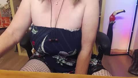 Snapshot of dreammilfi chatting on November 2025 08:24:01 AM dreammilfi online show from November 2025 08:24:01 AM