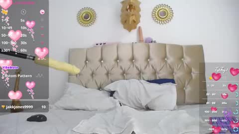 Sophia online show from December 2024 06:06:01 PM