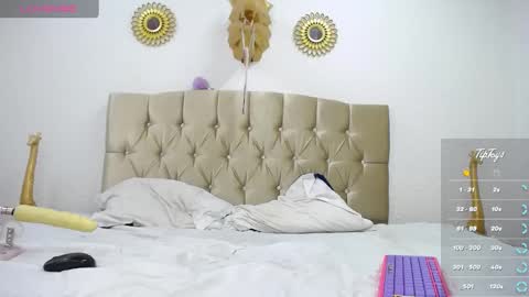 Sophia online show from March 2025 08:21:01 PM