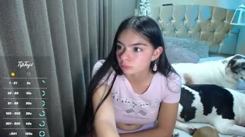 Snapshot of dreams_sophi chatting on June 2026 12:02:01 AM Sophia online show from June 2026 12:02:01 AM