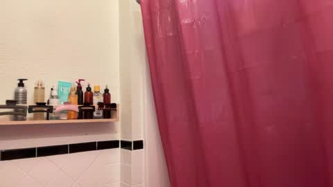 RIRI OR DREAMY online show from December 2024 05:44:01 PM