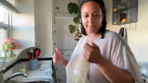 RIRI OR DREAMY online show from January 2025 04:31:02 PM