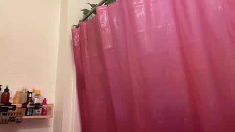 RIRI OR DREAMY online show from February 2025 05:58:02 PM