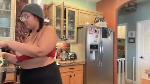 RIRI OR DREAMY online show from February 2025 04:31:01 PM