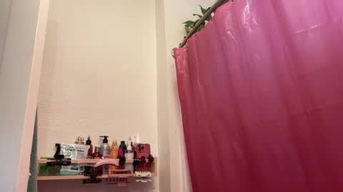 RIRI OR DREAMY online show from March 2025 07:36:01 PM