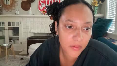 RIRI OR DREAMY online show from October 2025 04:57:01 PM