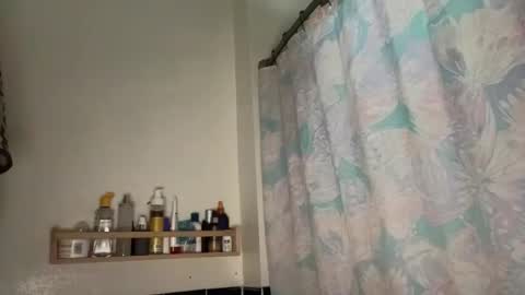 RIRI OR DREAMY online show from November 2025 03:28:02 PM