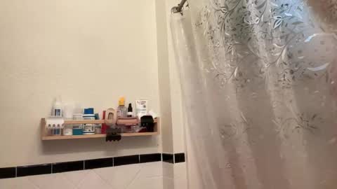 RIRI OR DREAMY online show from March 2026 06:22:02 PM