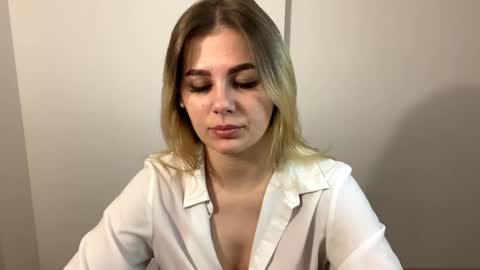 Snapshot of dremamaenner chatting on September 2025 04:29:02 PM Bella online show from September 2025 04:29:02 PM