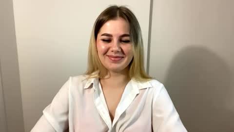 Snapshot of dremamaenner chatting on September 2025 04:41:02 PM Bella online show from September 2025 04:41:02 PM