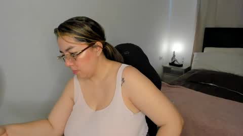 Snapshot of dulce_brithany chatting on April 2026 09:06:02 PM dulce brithany online show from April 2026 09:06:02 PM