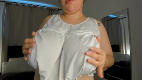 Snapshot of dulce_brithany chatting on April 2026 07:45:02 PM dulce brithany online show from April 2026 07:45:02 PM