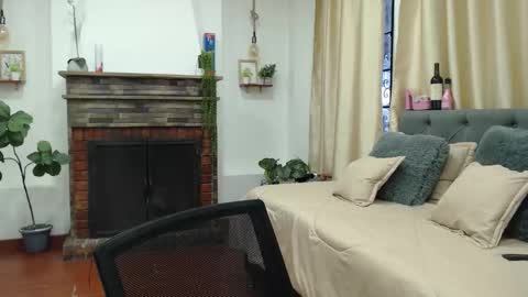 Snapshot of dulce_celeste15 chatting on November 2025 07:25:02 PM C E L E S T E online show from November 2025 07:25:02 PM