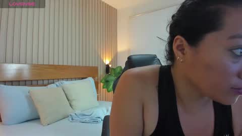 Snapshot of dulce_estrellaa_ chatting on October 2025 01:42:02 AM E S T R E L L A online show from October 2025 01:42:02 AM