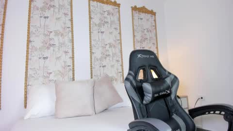 D U L C E online show from April 2026 02:26:02 AM