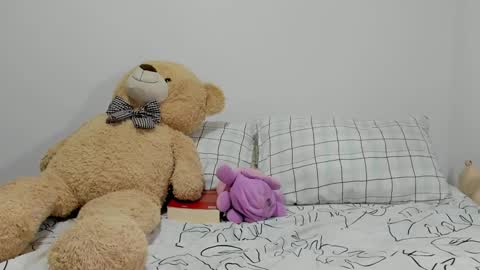 Dulce  online show from February 2025 03:36:02 PM