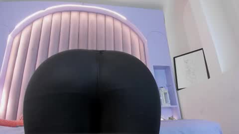 DULCE AURORA online show from November 2025 12:02:02 AM