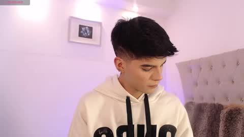 Dulcey online show from November 2025 04:00:01 AM