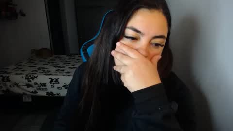 Nicole   online show from October 2025 01:48:02 AM