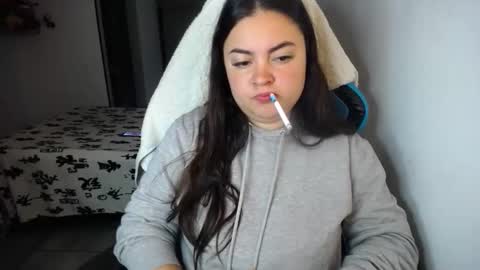 Nicole   online show from October 2025 08:04:02 AM