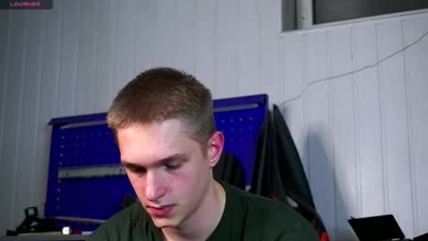 Dustyn online show from November 2025 03:45:02 PM