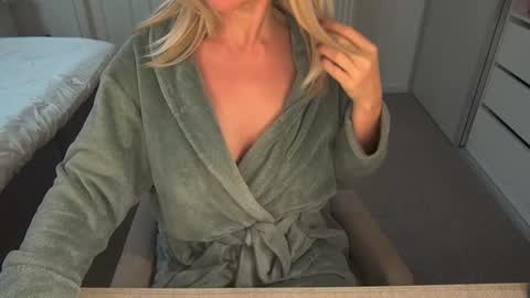 Ambertje040 online show from December 2025 08:23:01 AM