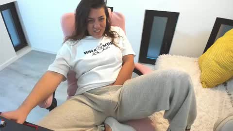 dayana online show from November 2025 05:17:01 AM