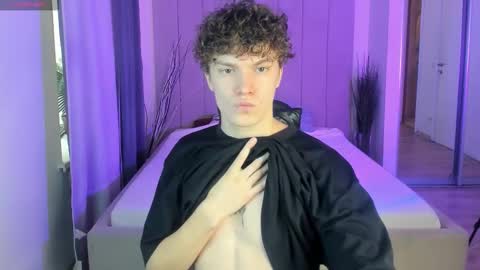 Snapshot of dylan__wilson chatting on September 2025 06:25:02 AM Dylan online show from September 2025 06:25:02 AM