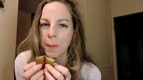 eager_sweetheart online show from April 2026 08:48:01 PM