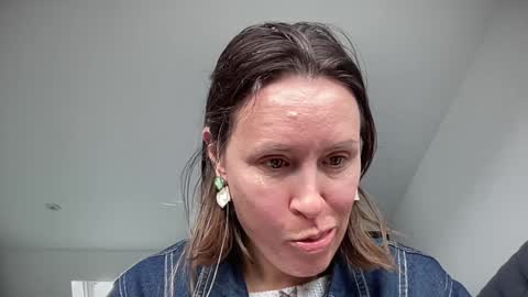 Nadia Ferreira  online show from November 2025 09:43:01 AM