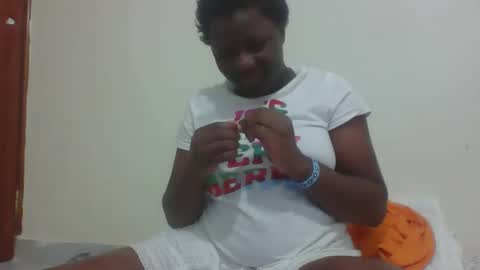 Snapshot of ebony_cecee chatting on October 2025 08:37:02 AM ebony_cecee online show from October 2025 08:37:02 AM