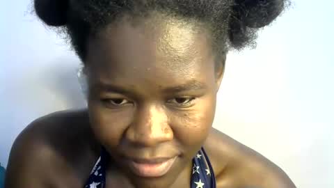 Snapshot of ebony_lynne chatting on May 2026 08:19:01 AM ebony_lynne online show from May 2026 08:19:01 AM