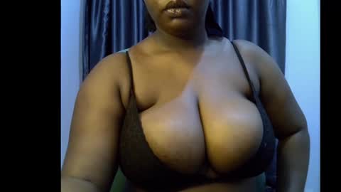 Snapshot of ebony_plumx12 chatting on September 2025 07:19:01 AM Prisy online show from September 2025 07:19:01 AM