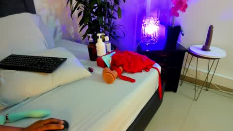 Snapshot of ebonyhot_01 chatting on January 2025 07:03:01 PM Genesis online show from January 2025 07:03:01 PM