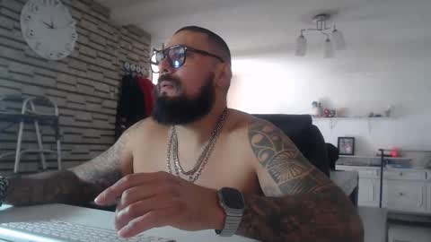 edgarram83 online show from November 2025 05:46:02 PM