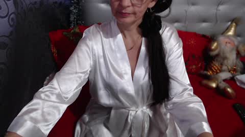 Eddye online show from December 2024 08:29:01 PM
