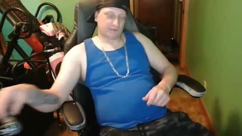 edwardaims_2please online show from April 2026 02:58:02 PM