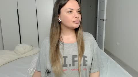 eelena4kiss online show from February 2025 05:33:01 PM