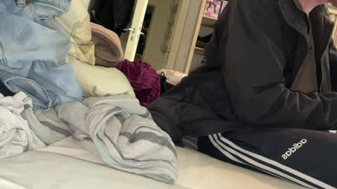 Eeloxx online show from April 2026 12:19:01 AM