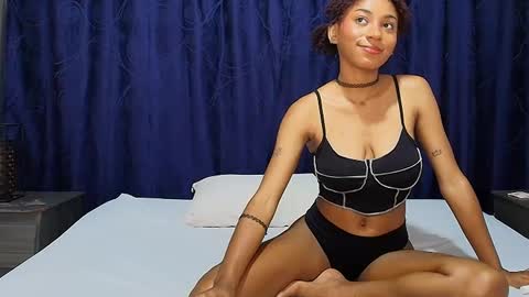 Snapshot of effie_cooper chatting on March 2025 08:05:01 PM Effie online show from March 2025 08:05:01 PM