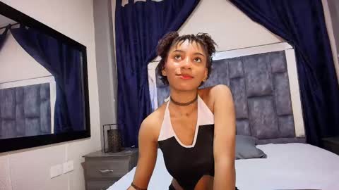 Snapshot of effie_cooper chatting on March 2025 09:06:02 PM Effie online show from March 2025 09:06:02 PM