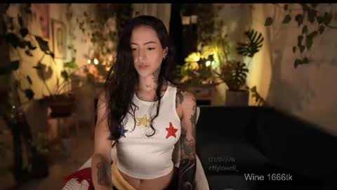 Snapshot of effylowell_ chatting on July 2026 01:12:01 AM Effy online show from July 2026 01:12:01 AM