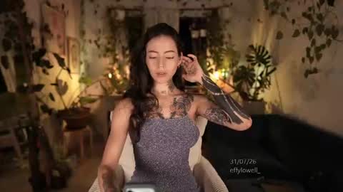 Snapshot of effylowell_ chatting on August 2026 02:22:01 AM Effy online show from August 2026 02:22:01 AM