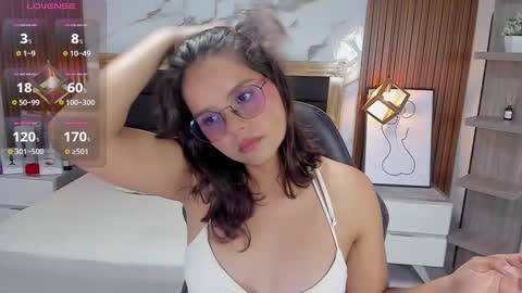  E F F Y  online show from September 2025 07:18:02 PM