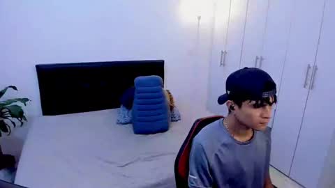 Snapshot of eiden_allenx1 chatting on January 2025 01:32:01 PM eiden_allenx1 online show from January 2025 01:32:01 PM
