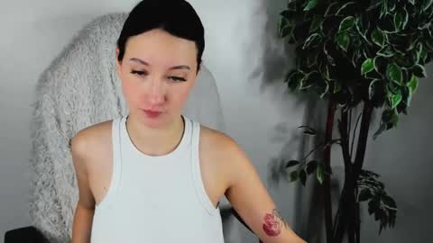 eileenmoores online show from October 2025 12:11:01 PM