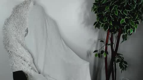 eileenmoores online show from October 2025 08:12:02 AM