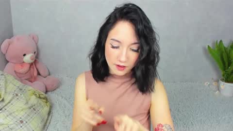 eileenmoores online show from December 2025 05:20:01 PM